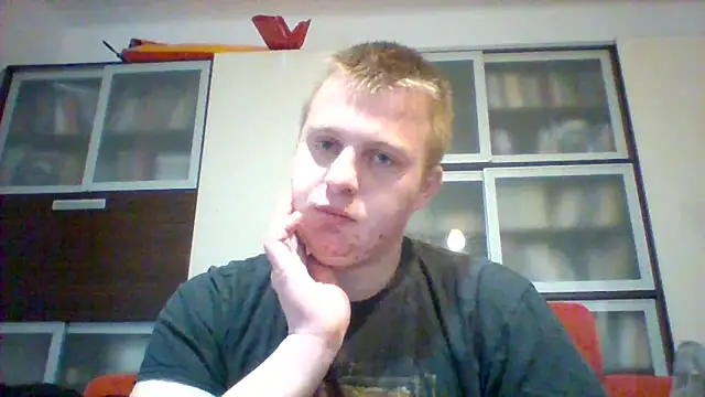 Snapshot of Matttthees chatting on February 19, 2025, 7:59 pm Matttthees online show from February 19, 2025, 7:59 pm