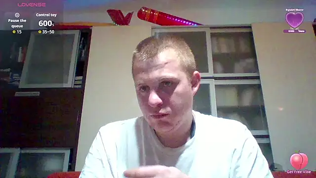 Snapshot of Matttthees chatting on December 5, 2025, 9:34 pm Matttthees online show from December 5, 2025, 9:34 pm