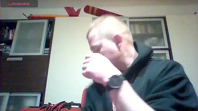 Snapshot of Matttthees chatting on November 19, 2025, 4:34 am Matttthees online show from November 19, 2025, 4:34 am