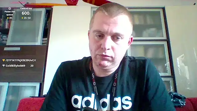 Snapshot of Matttthees chatting on November 18, 2025, 9:23 am Matttthees online show from November 18, 2025, 9:23 am