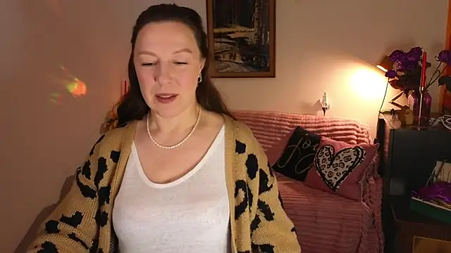 Snapshot of vanessawis_ chatting on April 18, 2026, 12:24 am vanessawis online show from April 18, 2026, 12:24 am