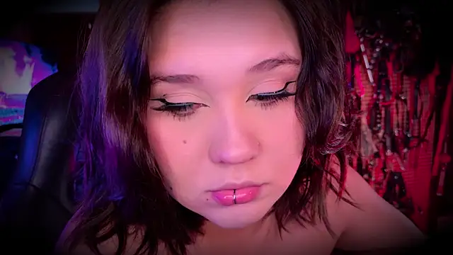 Laura takint online show from March 31, 2026, 9:06 pm