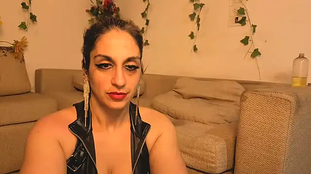 Snapshot of Bellydancerhot chatting on June 24, 2026, 11:02 pm Bellydancerhot online show from June 24, 2026, 11:02 pm