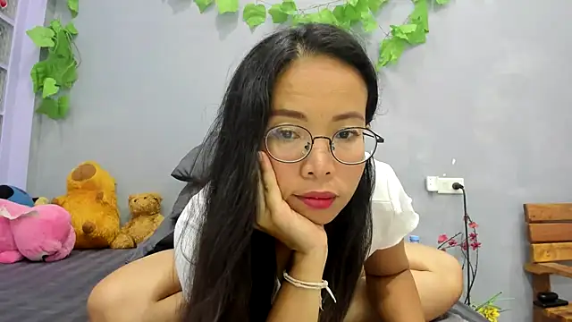 Snapshot of loveley_jenny chatting on April 17, 2026, 11:24 am loveley jenny online show from April 17, 2026, 11:24 am