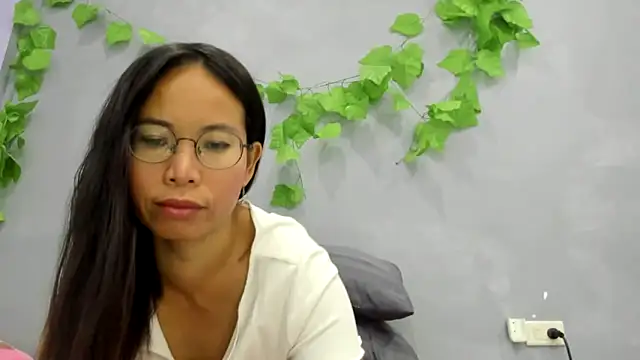 Snapshot of loveley_jenny chatting on April 7, 2026, 6:48 am loveley jenny online show from April 7, 2026, 6:48 am