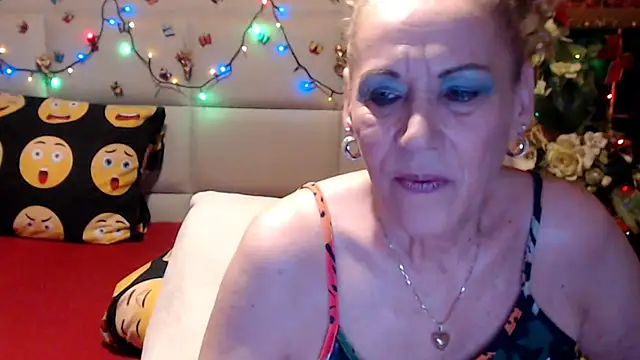 Snapshot of HappyWomanOn chatting on July 16, 2026, 9:28 am HappyWomanOn online show from July 16, 2026, 9:28 am