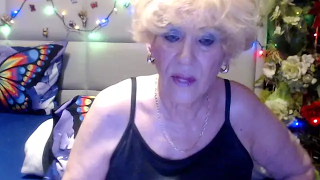 Snapshot of HappyWomanOn chatting on June 25, 2026, 8:52 am HappyWomanOn online show from June 25, 2026, 8:52 am