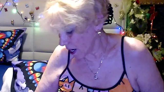 Snapshot of HappyWomanOn chatting on June 27, 2026, 9:48 am HappyWomanOn online show from June 27, 2026, 9:48 am