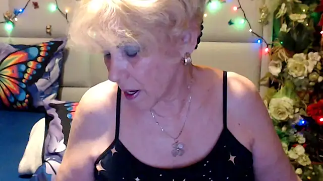 Snapshot of HappyWomanOn chatting on June 28, 2026, 9:26 am HappyWomanOn online show from June 28, 2026, 9:26 am