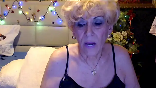 Snapshot of HappyWomanOn chatting on November 25, 2025, 7:47 pm HappyWomanOn online show from November 25, 2025, 7:47 pm
