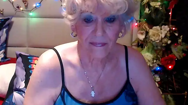 Snapshot of HappyWomanOn chatting on June 30, 2026, 8:36 am HappyWomanOn online show from June 30, 2026, 8:36 am