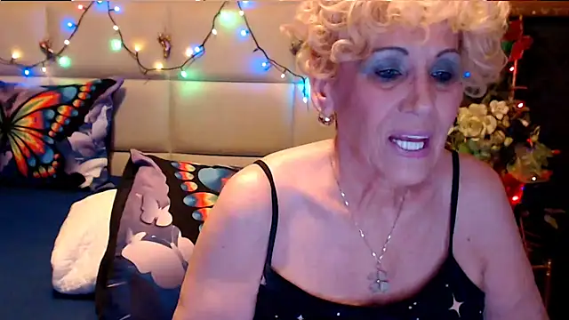 Snapshot of HappyWomanOn chatting on November 4, 2025, 7:17 pm HappyWomanOn online show from November 4, 2025, 7:17 pm