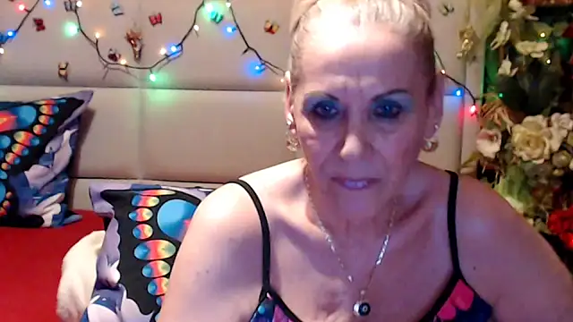 Snapshot of HappyWomanOn chatting on July 3, 2026, 5:41 pm HappyWomanOn online show from July 3, 2026, 5:41 pm