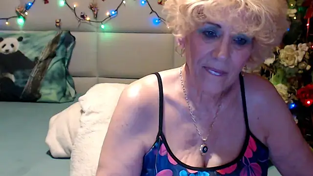 HappyWomanOn online show from June 6, 2026, 9:09 pm