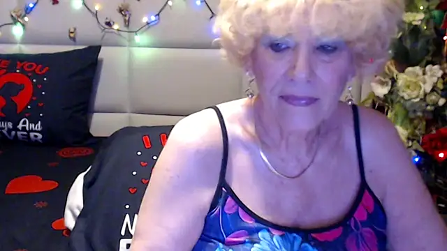 HappyWomanOn online show from June 12, 2026, 6:38 pm