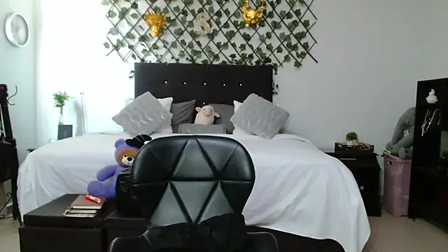 Snapshot of Pinkye_skarlet chatting on April 14, 2026, 6:24 pm Pinkye skarlet online show from April 14, 2026, 6:24 pm