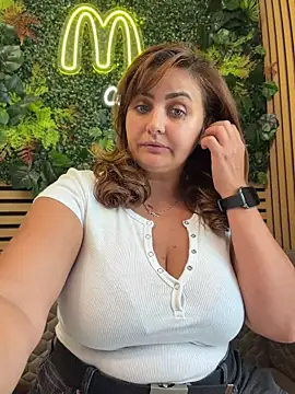 Snapshot of AnneKane chatting on July 13, 2026, 10:14 am AnneKane online show from July 13, 2026, 10:14 am