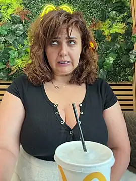 Snapshot of AnneKane chatting on May 13, 2026, 10:22 am AnneKane online show from May 13, 2026, 10:22 am