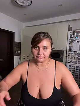 Snapshot of AnneKane chatting on November 4, 2025, 3:43 am AnneKane online show from November 4, 2025, 3:43 am