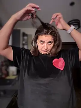 Snapshot of AnneKane chatting on December 5, 2024, 10:06 pm AnneKane online show from December 5, 2024, 10:06 pm