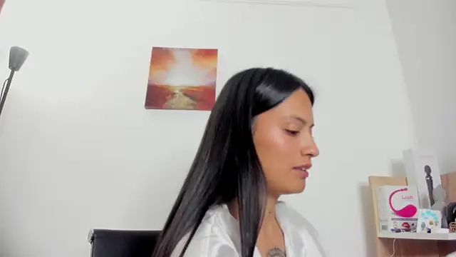 nia  white online show from July 5, 2026, 4:19 am
