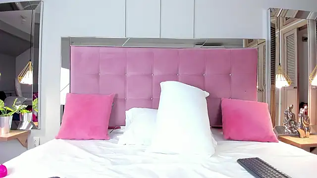 Snapshot of Ahincale chatting on October 18, 2025, 7:49 pm Ahincale online show from October 18, 2025, 7:49 pm