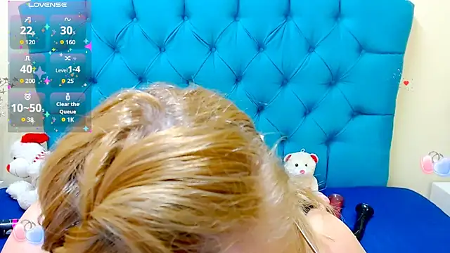 Snapshot of Nayla_Garner chatting on October 9, 2025, 11:22 am Nayla Garner online show from October 9, 2025, 11:22 am