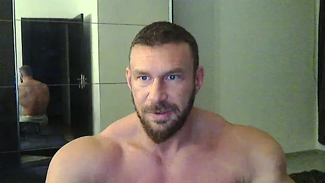 Snapshot of muscularkevin chatting on December 3, 2025, 4:24 am muscularkevin online show from December 3, 2025, 4:24 am
