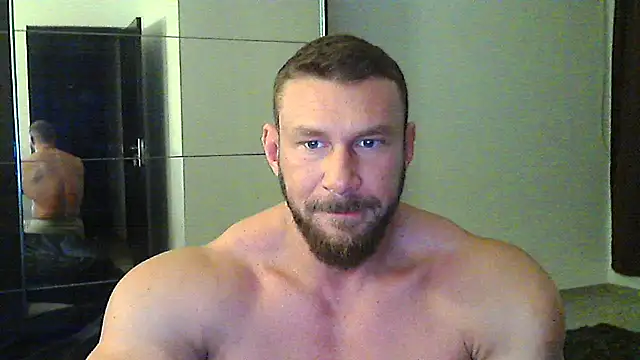 Snapshot of muscularkevin chatting on December 2, 2025, 4:14 am muscularkevin online show from December 2, 2025, 4:14 am