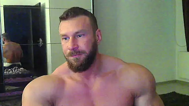 muscularkevin online show from May 4, 2026, 3:32 am