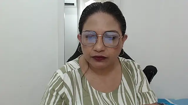 Katha Marck online show from September 24, 2025, 1:28 pm