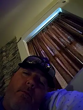 Hotredheadandtoungelasher online show from April 23, 2026, 1:13 pm