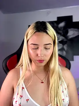 Snapshot of Irisweet_ chatting on September 9, 2025, 8:29 pm Irisweet online show from September 9, 2025, 8:29 pm