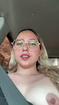 Snapshot of Irisweet_ chatting on March 14, 2026, 4:02 pm Irisweet online show from March 14, 2026, 4:02 pm