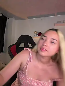 Snapshot of Irisweet_ chatting on March 5, 2025, 9:37 pm Irisweet online show from March 5, 2025, 9:37 pm