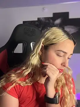 Snapshot of Irisweet_ chatting on September 17, 2025, 10:23 pm Irisweet online show from September 17, 2025, 10:23 pm