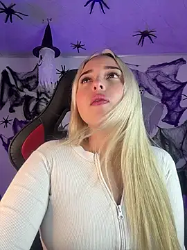 Snapshot of Irisweet_ chatting on October 29, 2025, 10:14 am Irisweet online show from October 29, 2025, 10:14 am