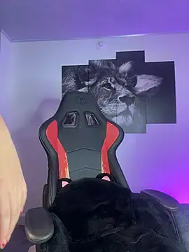 Snapshot of Irisweet_ chatting on October 20, 2025, 10:43 pm Irisweet online show from October 20, 2025, 10:43 pm