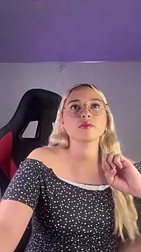 Snapshot of Irisweet_ chatting on November 11, 2025, 10:47 pm Irisweet online show from November 11, 2025, 10:47 pm