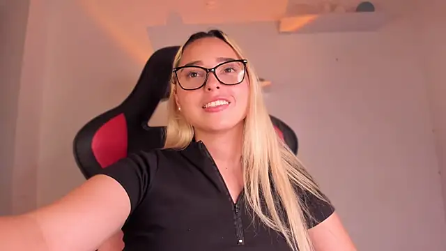 Snapshot of Irisweet_ chatting on March 21, 2025, 12:18 am Irisweet online show from March 21, 2025, 12:18 am