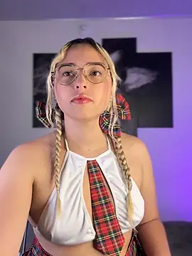 Snapshot of Irisweet_ chatting on September 27, 2025, 10:43 am Irisweet online show from September 27, 2025, 10:43 am