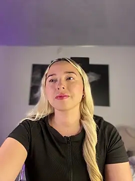 Snapshot of Irisweet_ chatting on November 26, 2025, 9:37 pm Irisweet online show from November 26, 2025, 9:37 pm