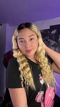 Snapshot of Irisweet_ chatting on October 22, 2025, 9:46 pm Irisweet online show from October 22, 2025, 9:46 pm