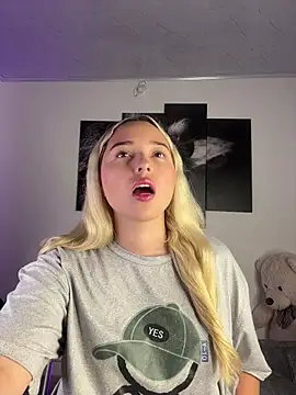 Snapshot of Irisweet_ chatting on November 25, 2025, 10:21 pm Irisweet online show from November 25, 2025, 10:21 pm