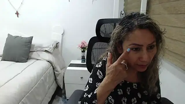 jesy hot online show from April 22, 2026, 1:56 am
