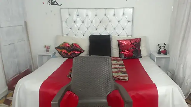 Sweetbigcatt online show from May 3, 2026, 4:17 am