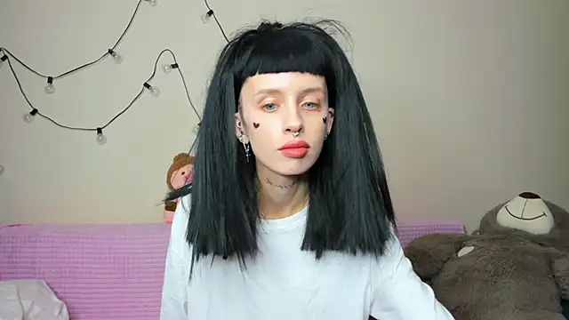 FlowerOfSin2001 online show from October 8, 2025, 4:19 pm