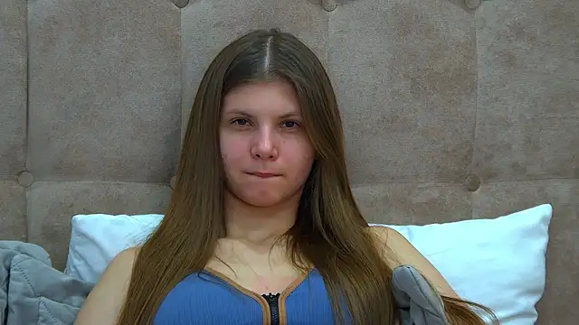 AudreyBarlow online show from February 19, 2025, 3:38 pm