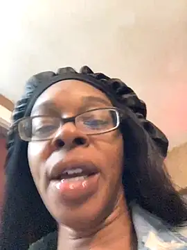 Jasmine FullsShine online show from November 8, 2025, 9:57 am