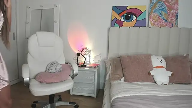 Daniela Miller  online show from September 17, 2025, 10:12 pm